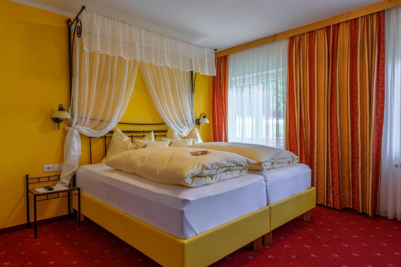 Gasthof Waldwirt Russbach am Pass Gschuett Luaran gambar